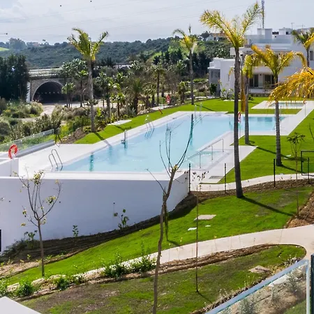 Stylish Lagoon Retreat Lejlighed Estepona