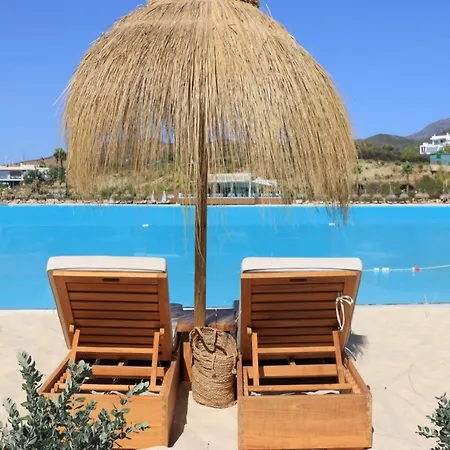 Stylish Lagoon Retreat Lejlighed *