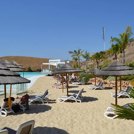 Stylish Lagoon Retreat Lejlighed Estepona